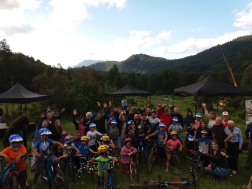 Se inaugura Escuela de Bicicletas para niños de escasos recursos de Neltume y Puerto Fuy