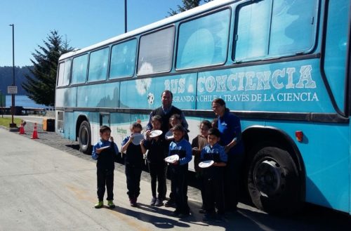 El Bus ConCiencia hizo a los niños de Neltume y Puerto Fuy aprender más sobre el mundo que los rodea.